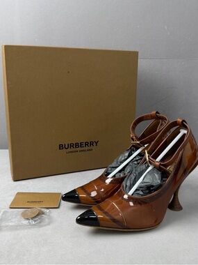 🚩stealBurberry Women's Brown Patent Leather Pointed-Toe Heels with Black Cap Toe